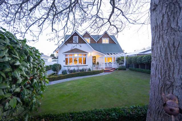 Eye-Catching  Alfresco Family Entertainer