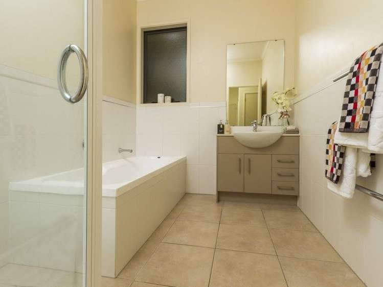 28 Greenbough Lane Greenhithe_17