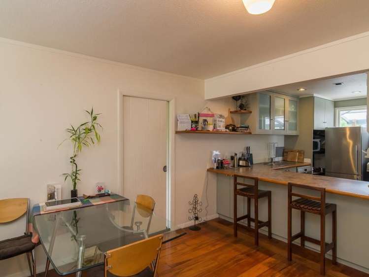 2/37 The Esplanade Raumati South_8