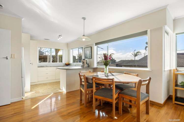 68 Bradbury Road Botany Downs_13