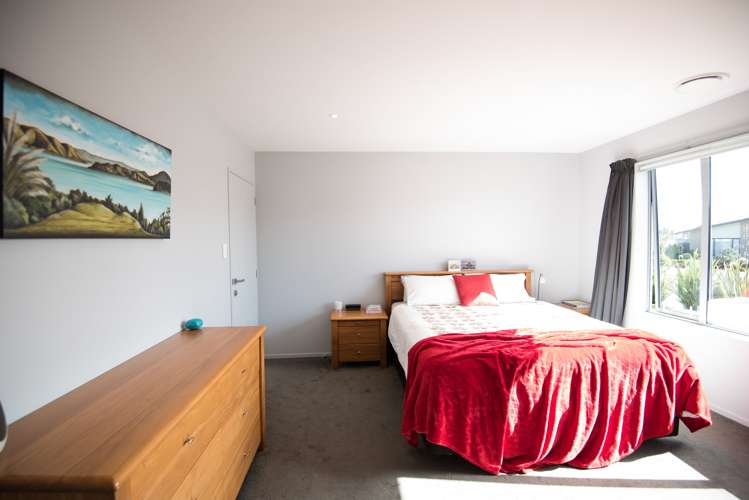 77 Intrepid Crescent Beachlands_12