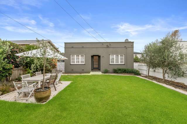 Art Deco Charm Meets Modern Living - Entry Lvl Gem