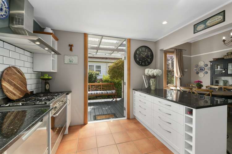 2 Barton Road Heretaunga_12