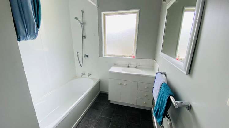 1/8 Knott Road Stanmore Bay_13