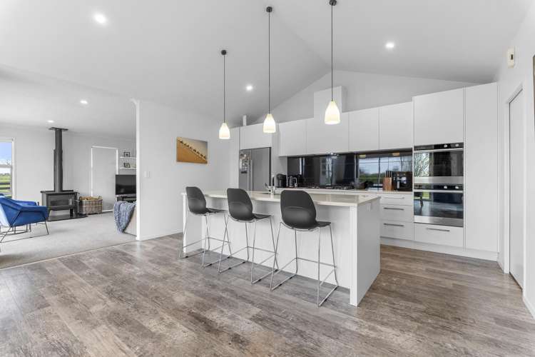 953 Upland Road Egmont Village_6