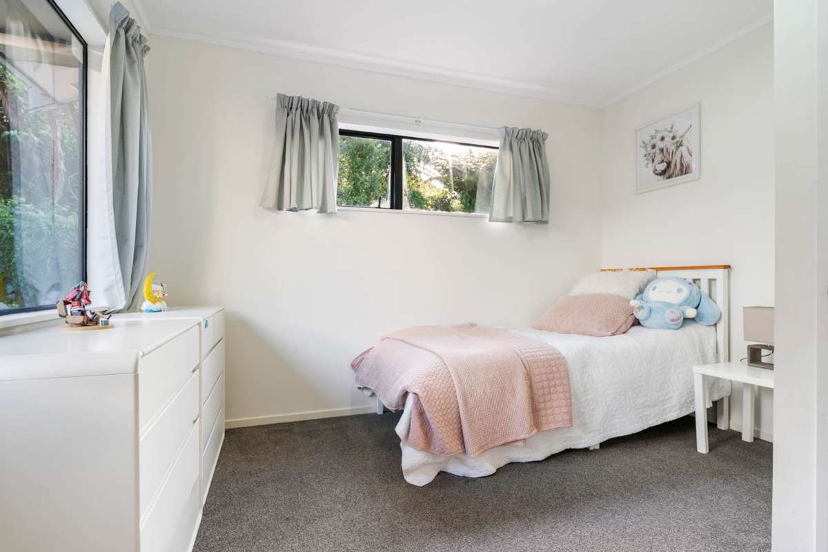2/64 Langana Avenue_5