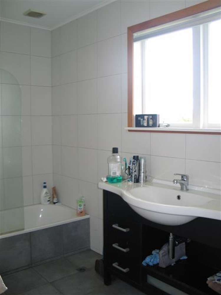 126 Flanshaw Road Te Atatu South_11