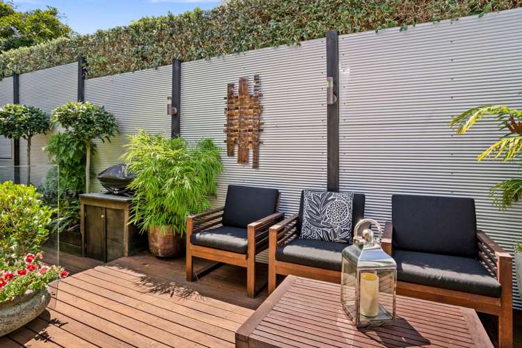 2/4 Beach Road Castor Bay_10