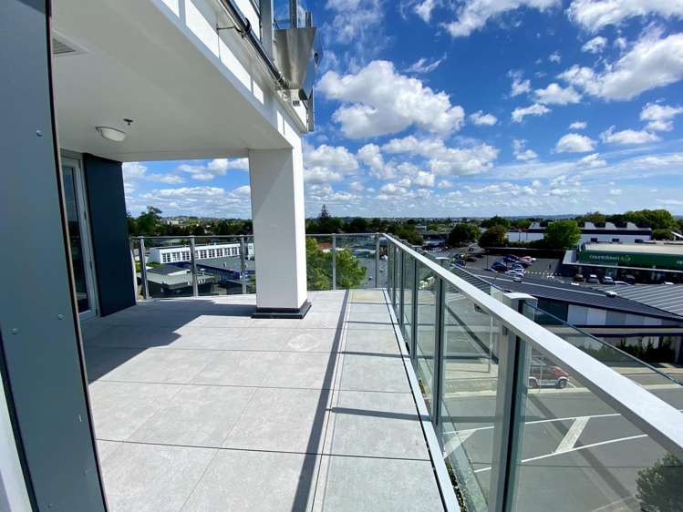 4D/84 Gunner Drive Te Atatu Peninsula_18