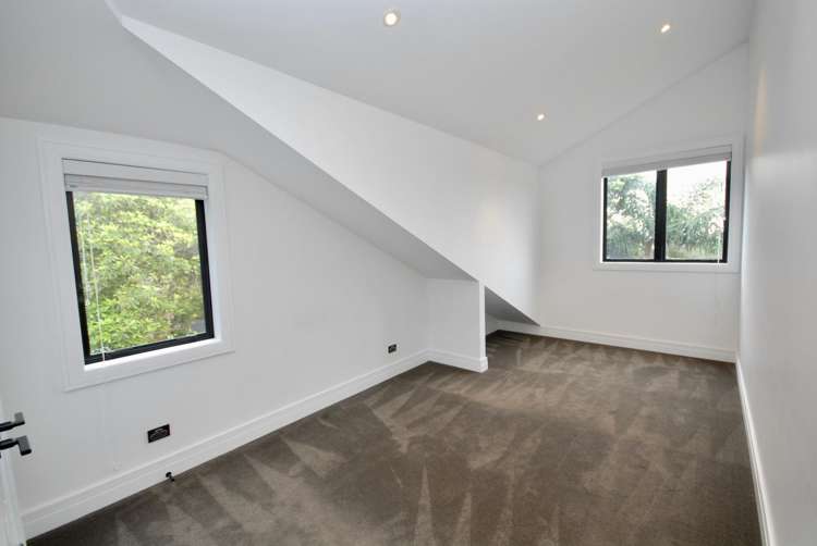 2/92 Churchill Road Murrays Bay_14