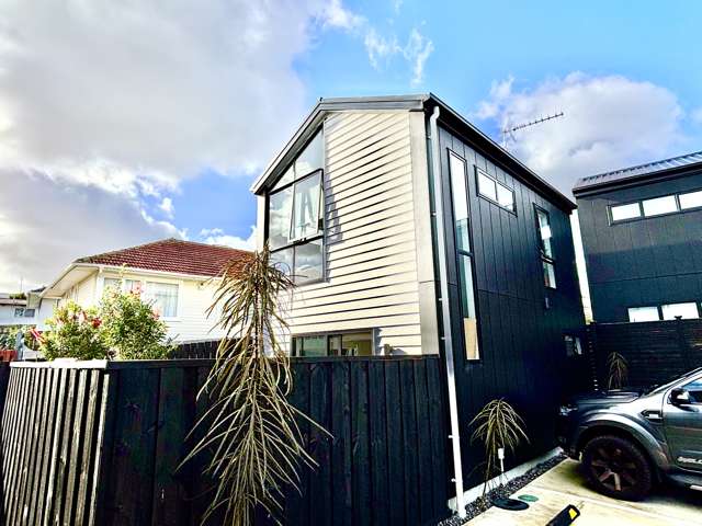 Stylish & Spacious Home in the Heart of Te Atatu Peninsula