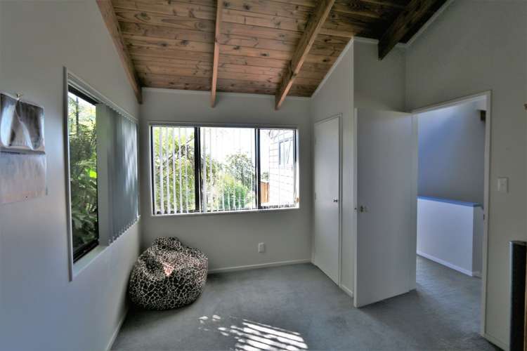 7 Kauri Point Road Laingholm_11