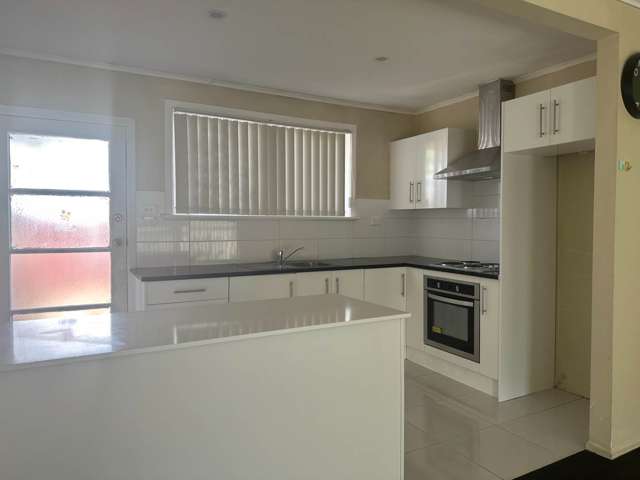 Fully Renovated 2 Bedroom Front Unit with Priv...