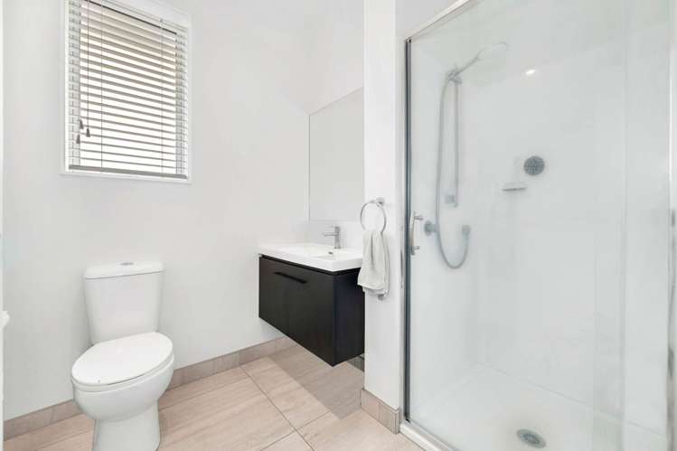 8 Seventh View Avenue Beachlands_19