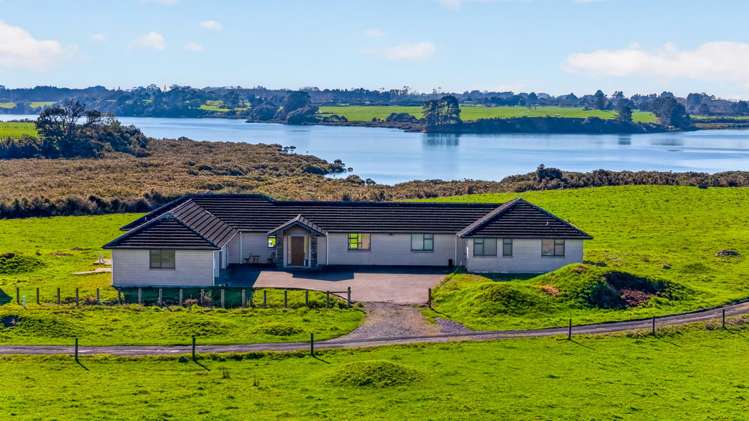 251, 256, 265 Glenbrook Beach Road Glenbrook_16