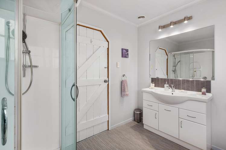 33b Dillons Point Road Islington_15