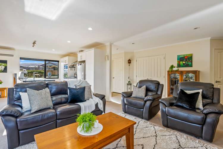 48 Sunstone Crescent Brown Owl_7