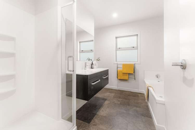 1 Fender Close Pyes Pa_12