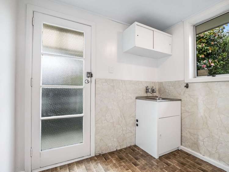 402 Yaldhurst Road Russley_15