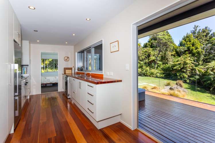 296 Piha Road Piha_38