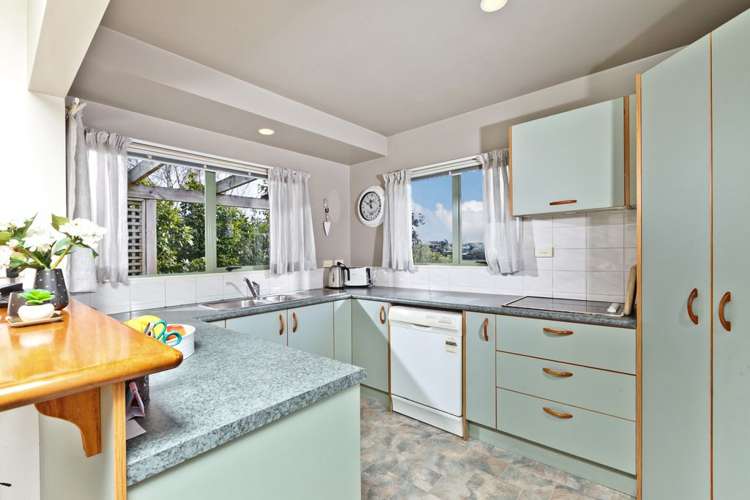 8 Target Road Totara Vale_6