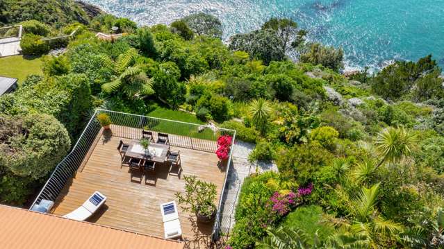 Where Ocean Meets Sky - Exclusive Mt Paku Living