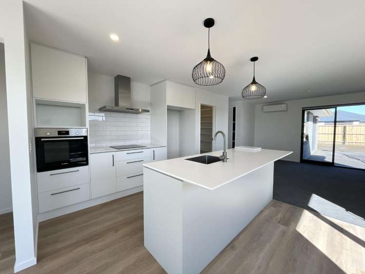 76 Accadia Drive 11103_1