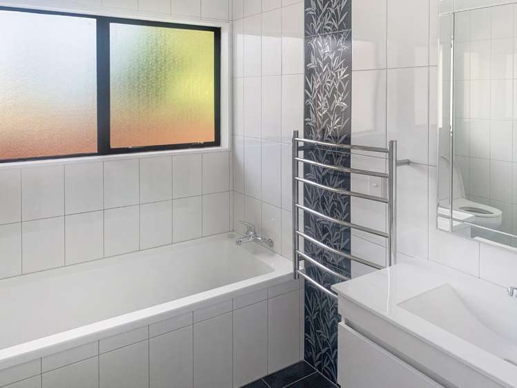 2/1002 Southland Road 10495_8