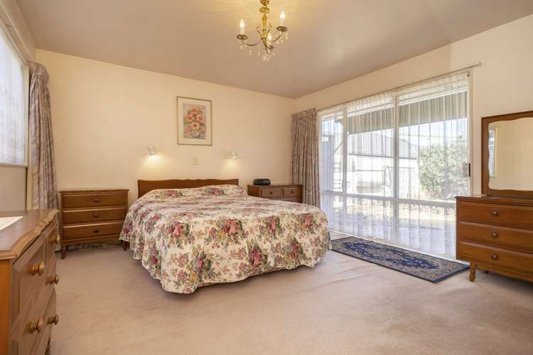 29 Stead Crescent Stoke_11