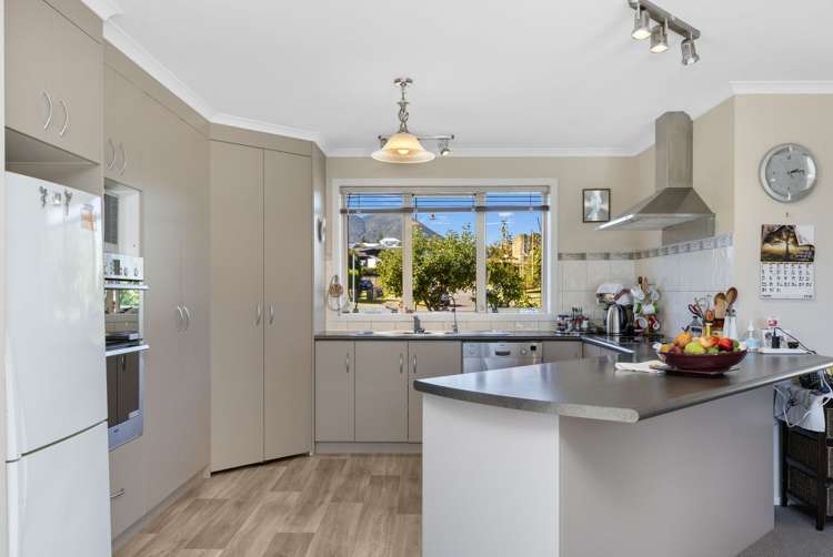 9 Magnolia Rise Waipahihi_13