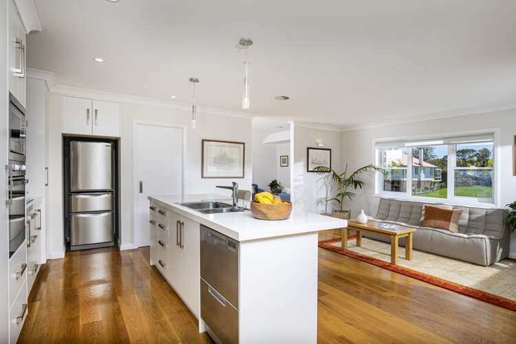 8 Empire Road Devonport_12