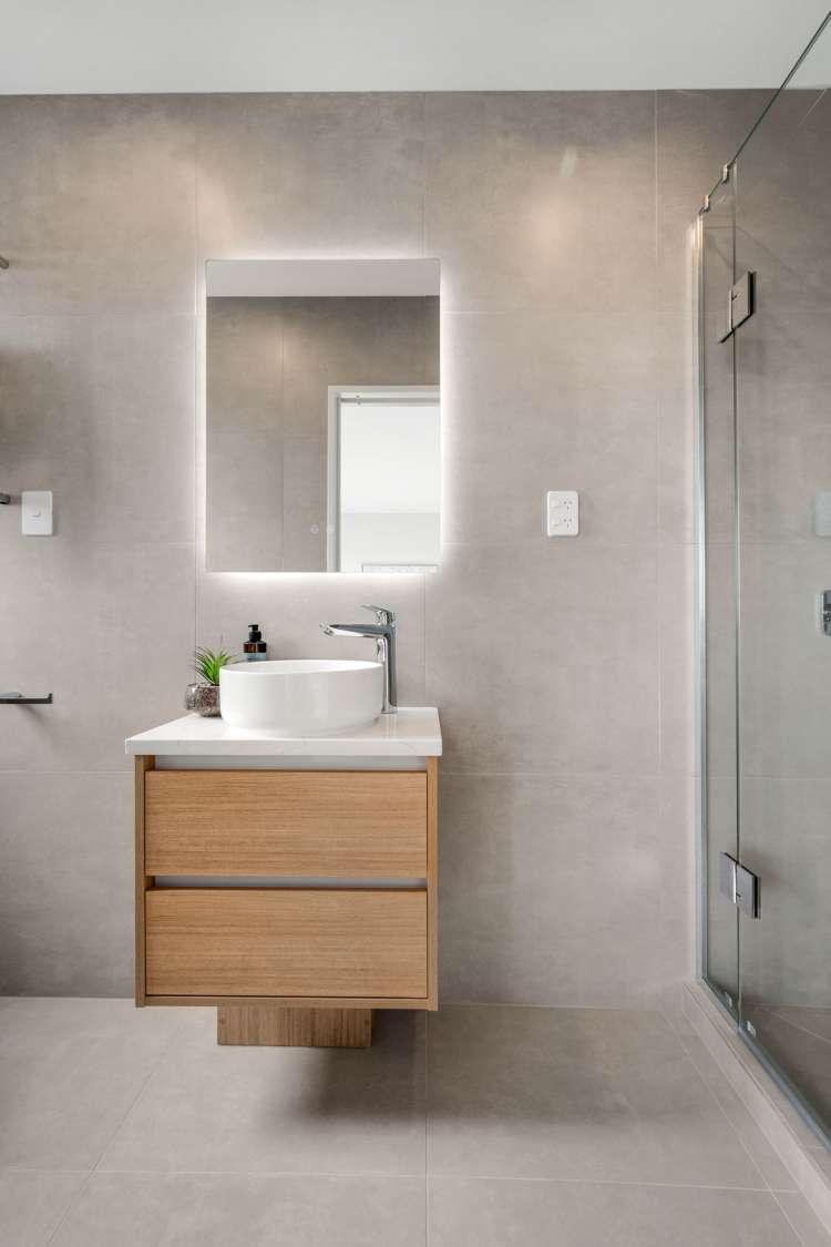 2/15 Tomintoul Place Highland Park Manukau City Houses for Sale