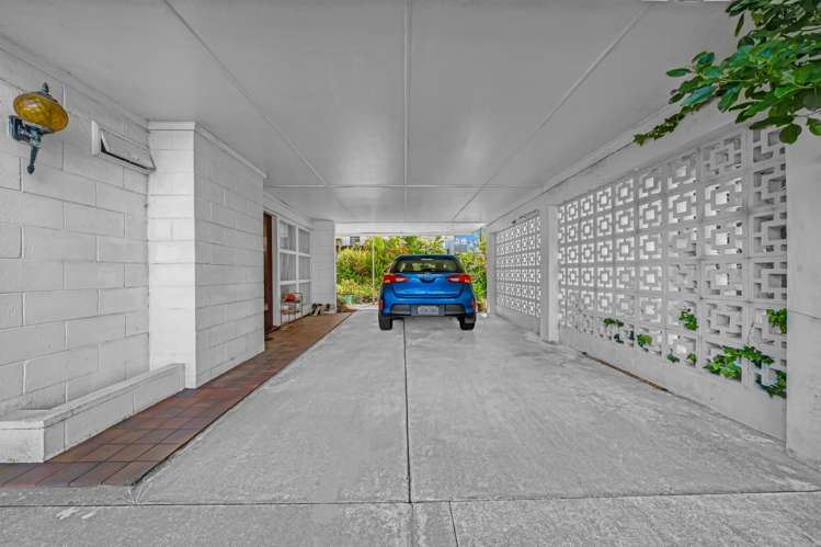 15 Colmar Road Mellons Bay_9