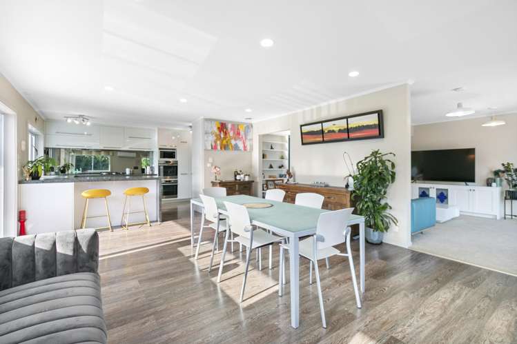 132 Attwood Road Paremoremo_10