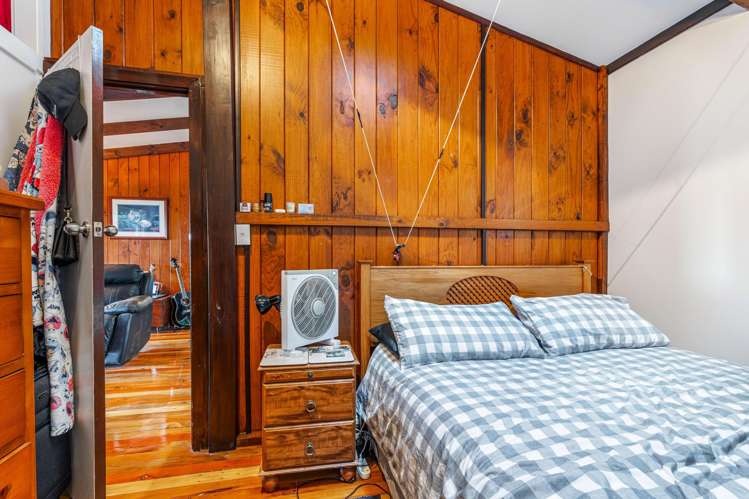 894 West Coast Road Waiatarua_12