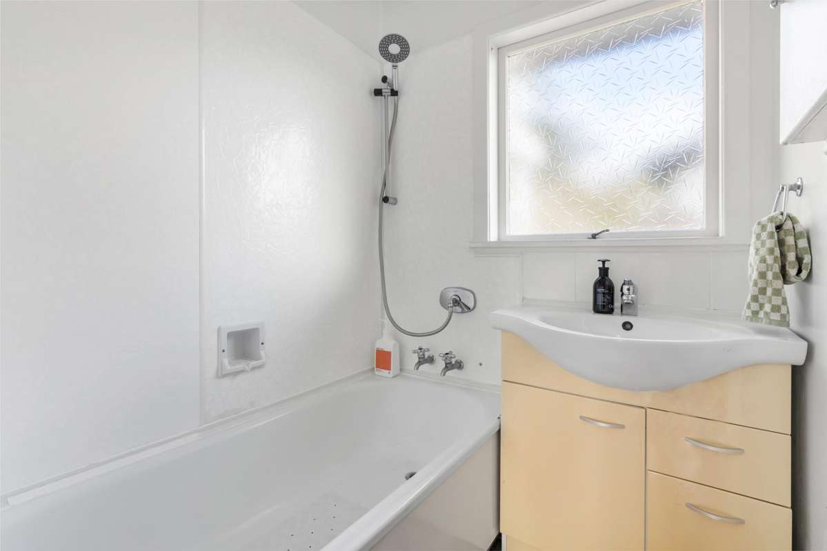 2/4 Penzance Road_4