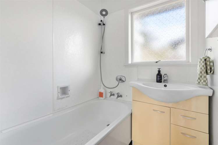 2/4 Penzance Road Mairangi Bay_11