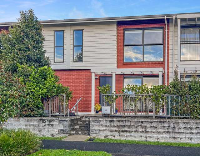 Spacious Fletcher Living in Prime Location