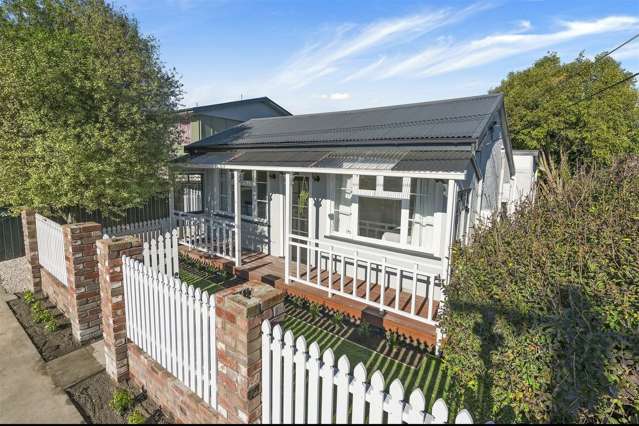 Sunny Stand-Alone 3 Bedroom Home w/ Huge Backyard