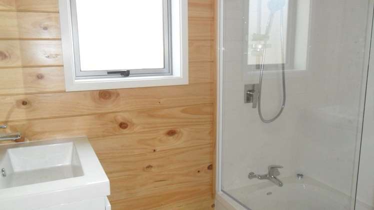 27b Stott Avenue Birkdale_11