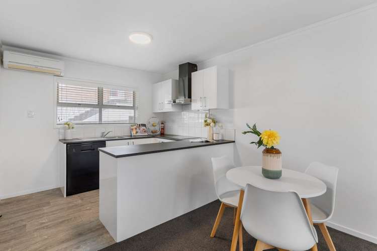 2/86 Archers Road Glenfield_5