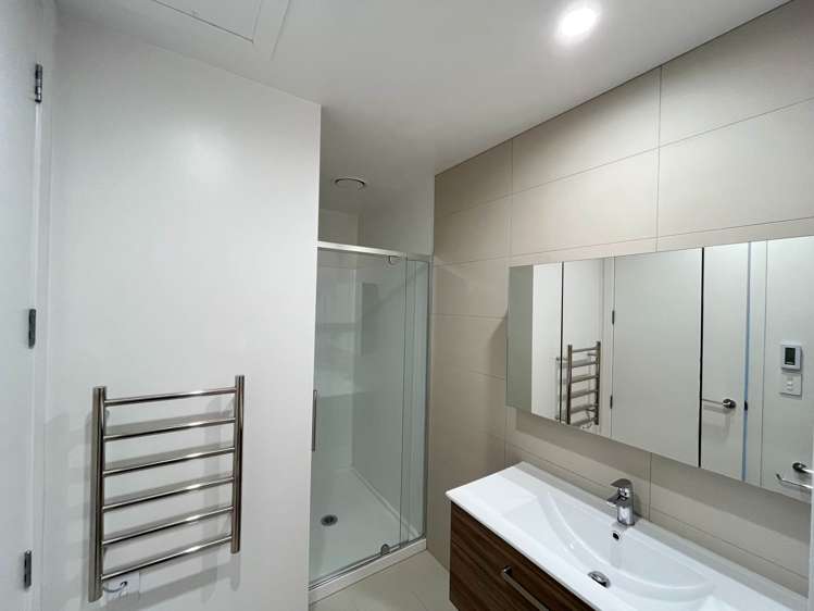 202/6 Waikumete Road Glen Eden_5