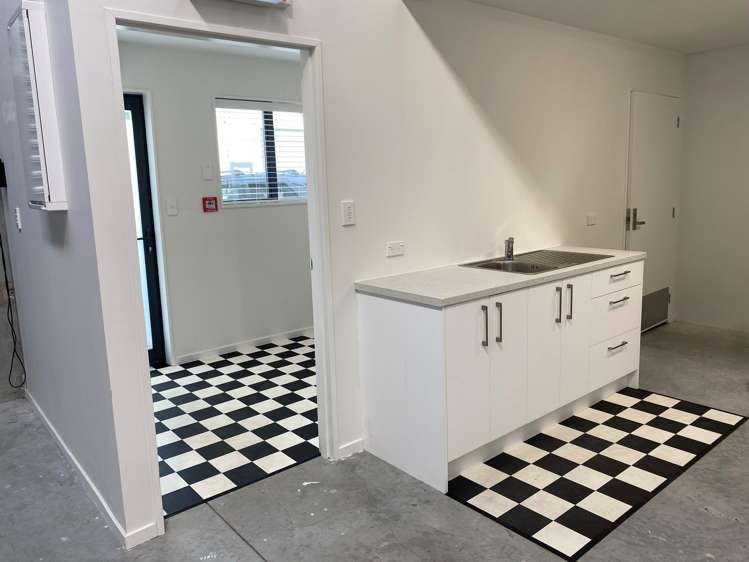 5/7 Lake Bryndwr Lane Burnside_2