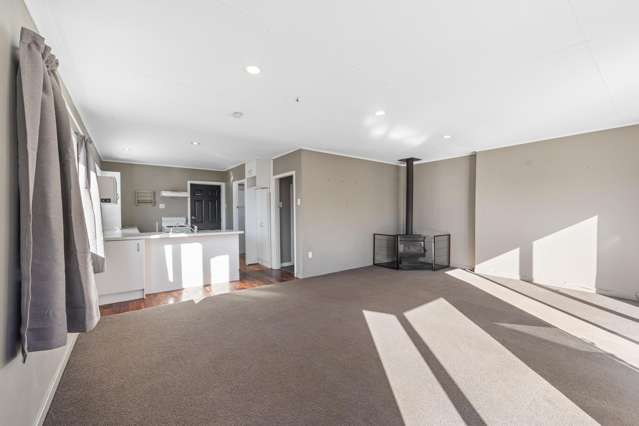Family living with classic 1950s charm
