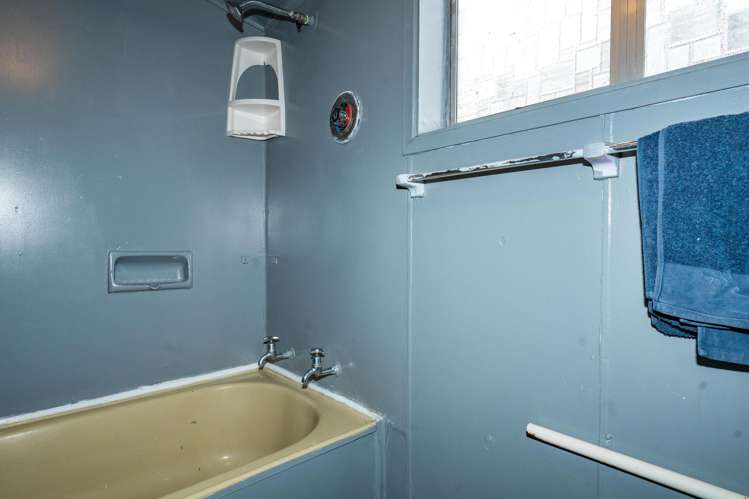 10 Burns St Milton_9