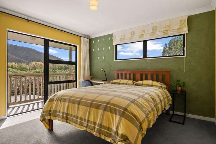 1276 Coast Road Wainuiomata_21