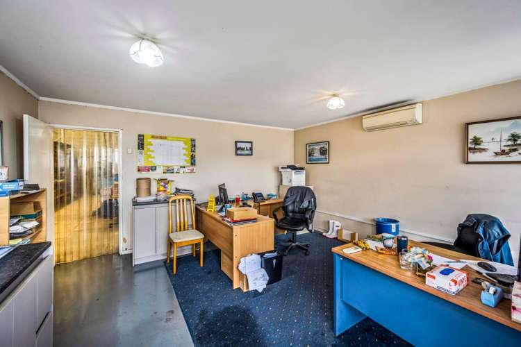 Unit E/12 Dalgety Drive Wiri_7