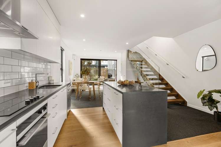 2/20 Trent Street Island Bay_7