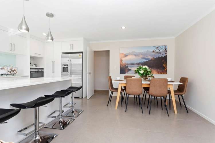 8 Iwinuku Crescent Wattle Downs_8