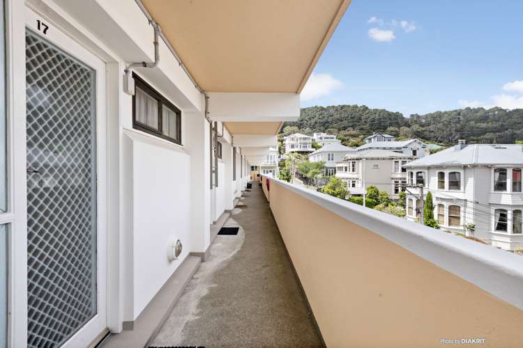 17/4 Claremont Grove Mount Victoria_9